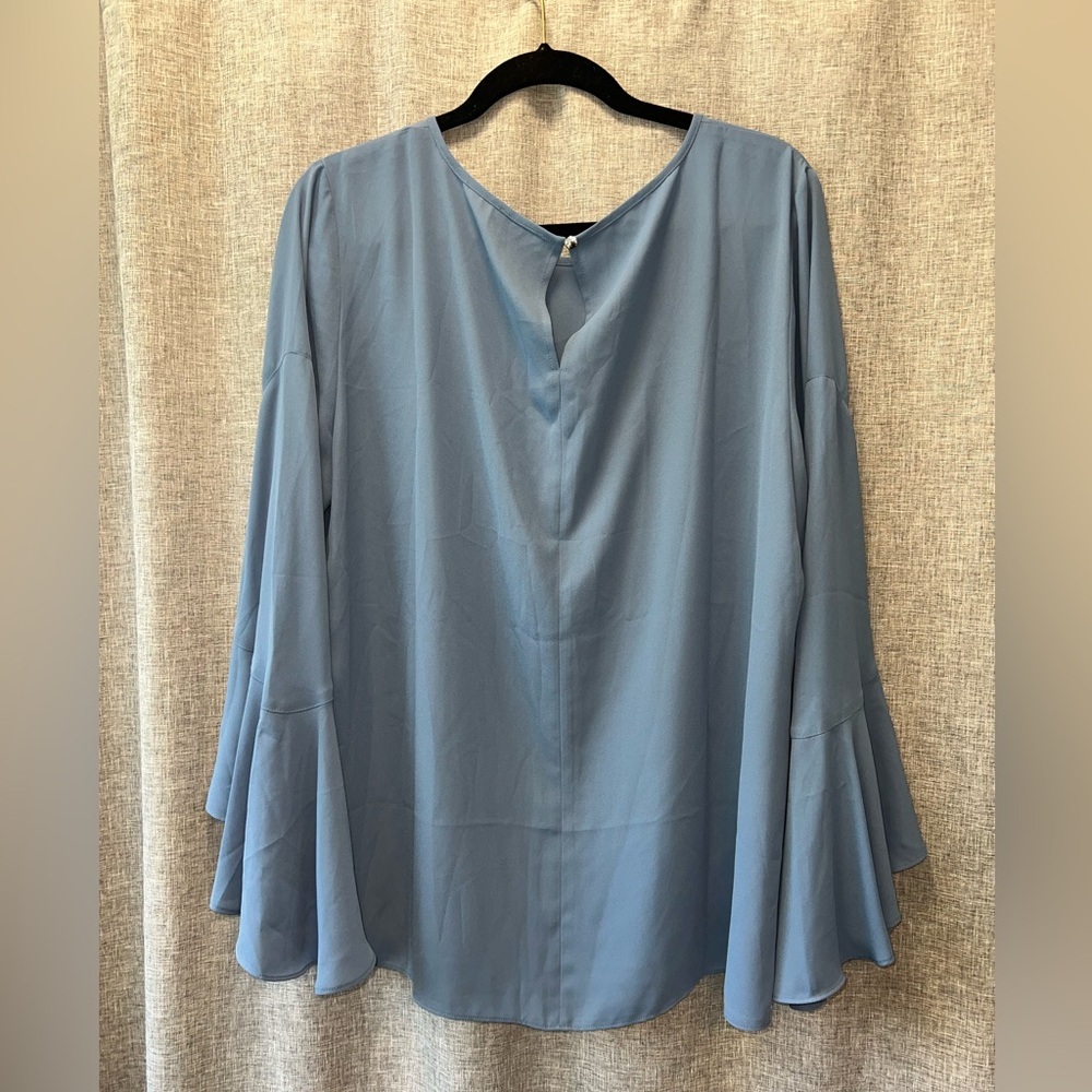 Vince Camuto Women's Blue Bell Sleeve Blouse Size XL – Like New! - Picture 4 of 6